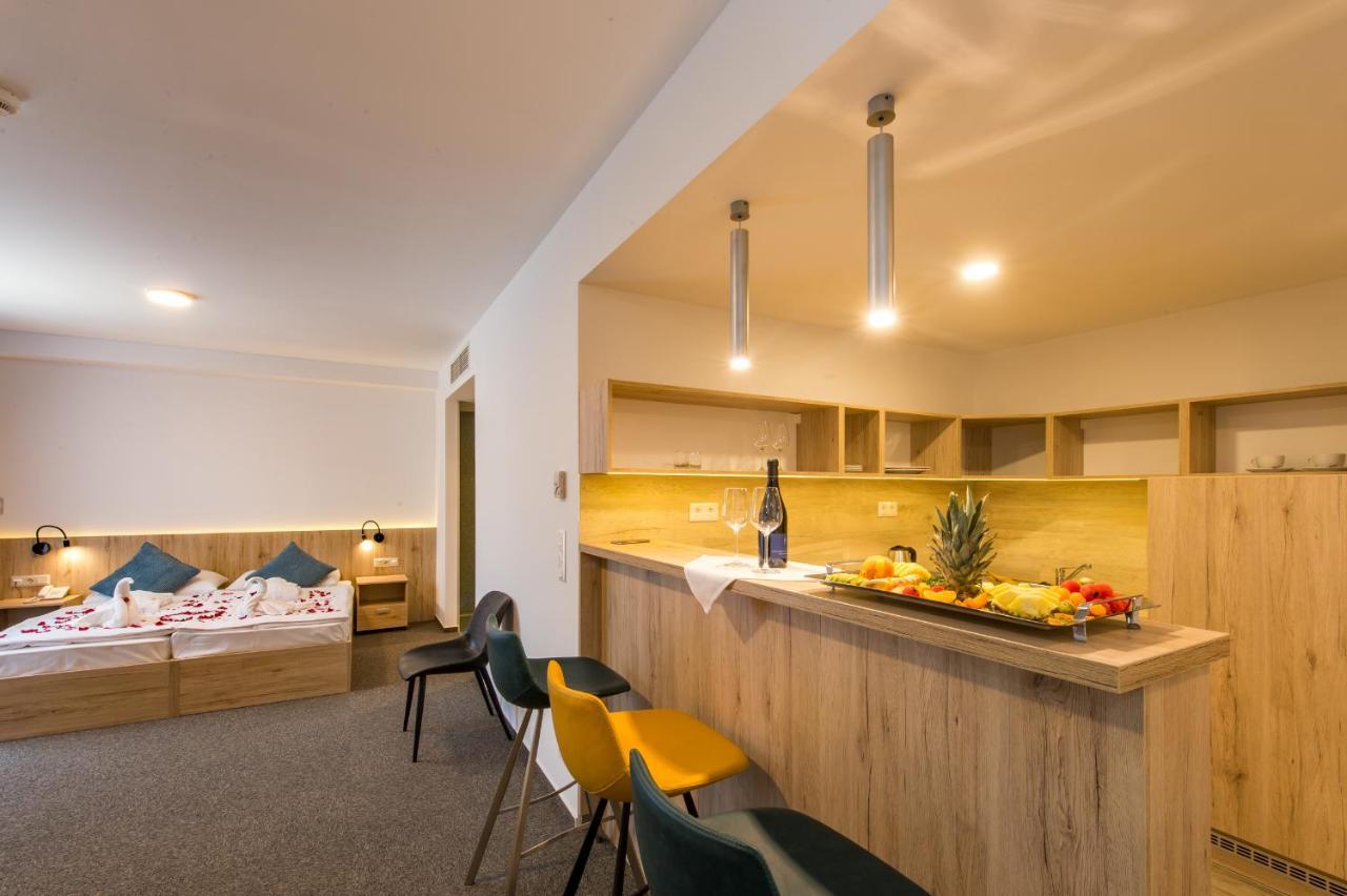 Akadémia Hotel Balatonfüred Esterno foto