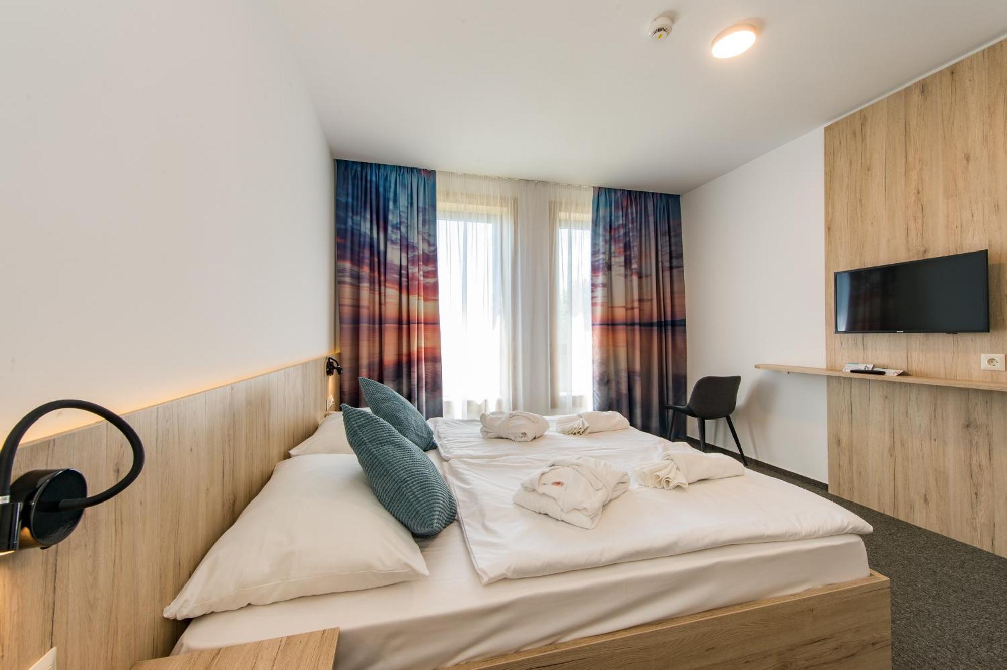 Akadémia Hotel Balatonfüred Esterno foto