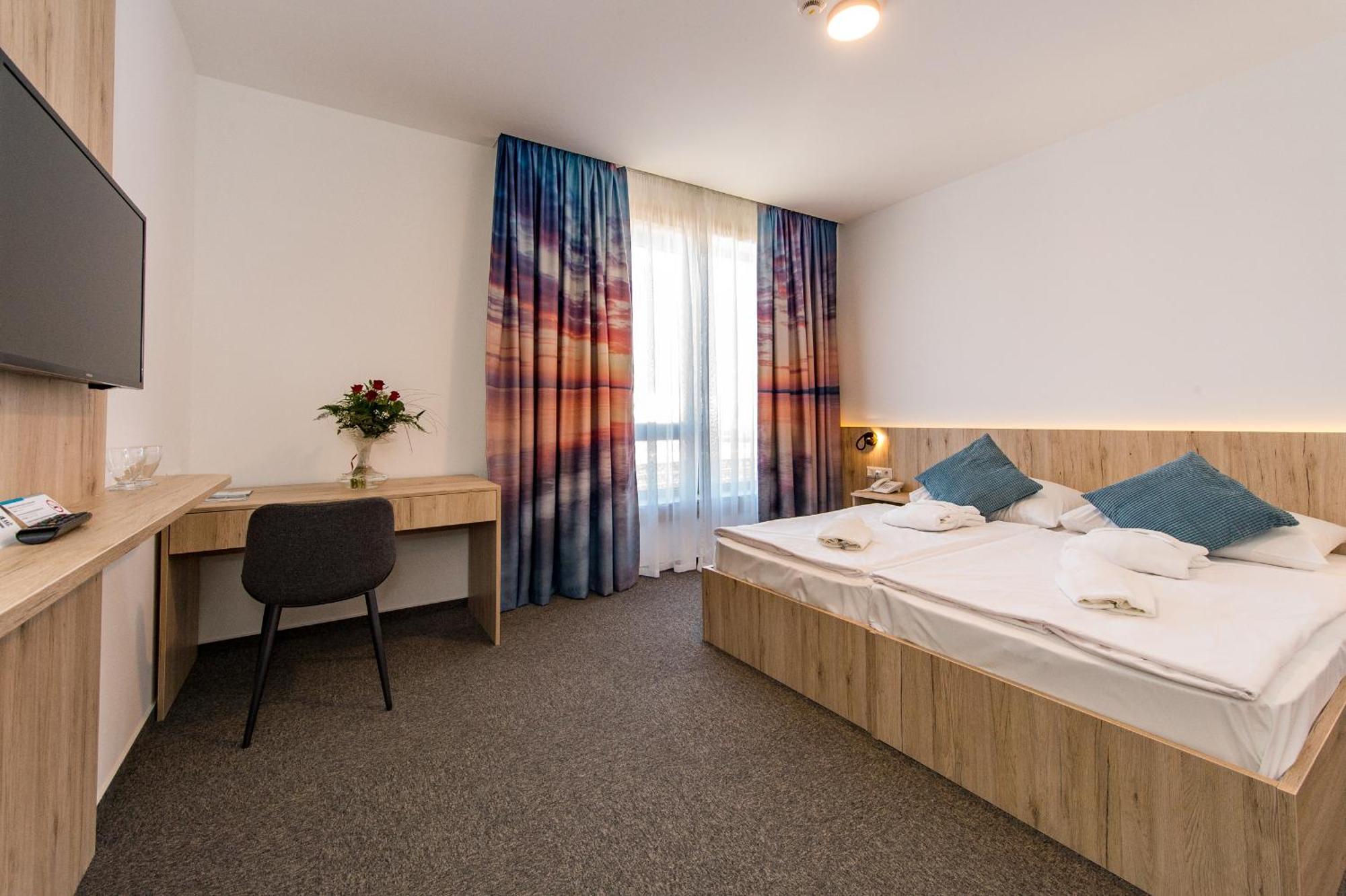 Akadémia Hotel Balatonfüred Esterno foto