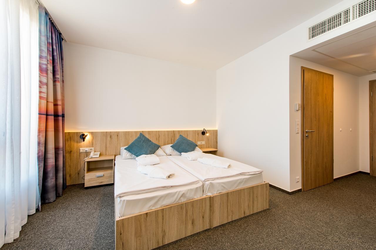 Akadémia Hotel Balatonfüred Esterno foto