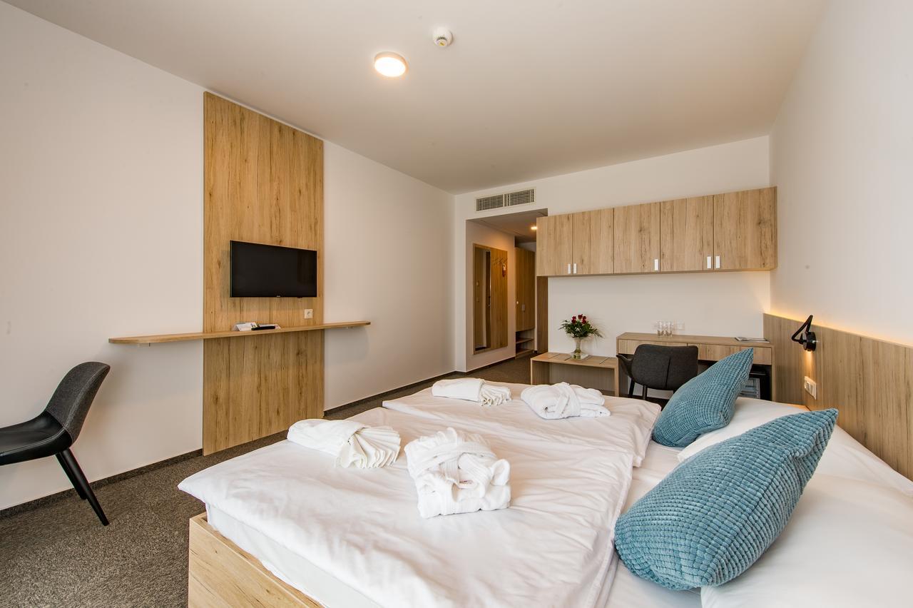 Akadémia Hotel Balatonfüred Esterno foto